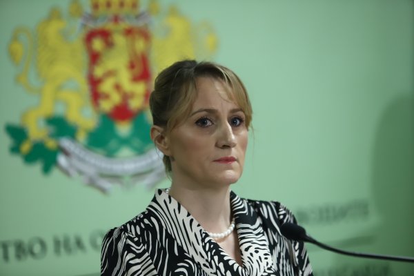 Министър на околната среда и водите &ndash; Росица Карамфилова &ndash; Благова

Експерт по опазване на околната среда и администратор. Министър на околната среда и водите в служебните правителства на Гълъб Донев (2022&ndash;2023 г.). Дългогодишен директор на Изпълнителната агенция по околна среда (ИАОС). Специалист в управлението на отпадъците, мониторинга на въздуха и водите. Има богат опит в европейското екологично законодателство. Снимка: БГНЕС